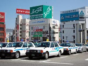Matsumoto - Taxi's op het stationsplein