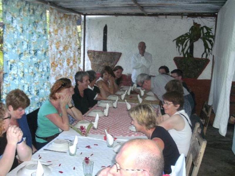 Dinner bij burgers in Soroa
