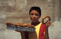 Turkije jongen brood