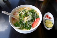 Noodlesoep eten Vietnam Djoser