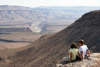 Fish River Canyon twee mensen genieten van uitzicht Namibië Djoser