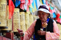 Vrouw bid Tibet