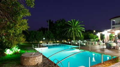 Griekenland hotel accommodatie zwembad overnachting rondreis Djoser Family