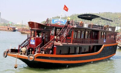 Vietnam boot vervoersmiddel rondreis Djoser Family 