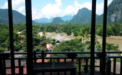 Vilayvong hotel uitzicht Vang Vieng Laos Djoser