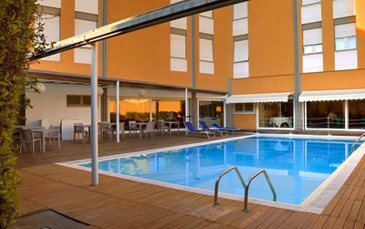 Hotel Mistral 2 zwembad Oristano Sardinie