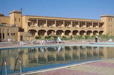 Hotel Taddart Midelt marokko djoser zwembad overnachting 