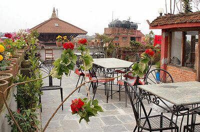 Djoser Nepal Hotel Bhaktapur terras Golden Guest House