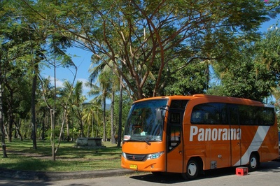 Oranje bus Indonesie Junior Rondreis