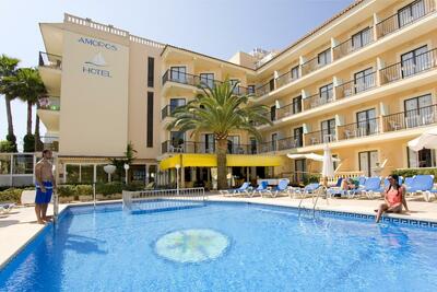 Hotel Amoros zwembad Cala Ratjada Mallorca