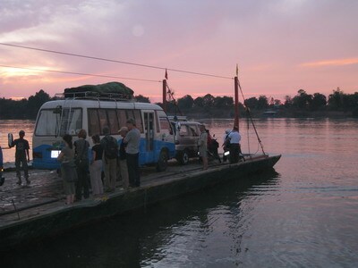 Laos en Cambodja oversteek ferry Djoser 