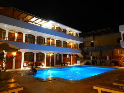 Hotel Curasi zwembad Huacachina Peru
