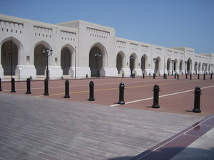 Muscat - de oprijlaan van het paleis