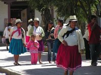 Ecuador Otavaleños op straat 