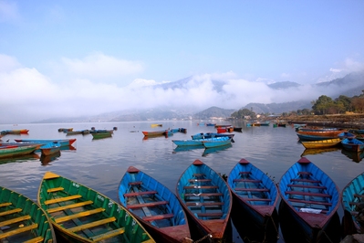 Djoser Nepal meer vervoer boot phewa meer 