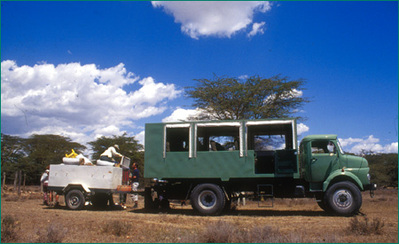 Kenia Tanzania Zanzibar busvervoer minivan rondreis Djoser 