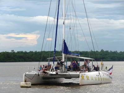 Suriname vervoer catamaran