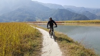 Rondreis Djoser Nepal Pokhara fietsen