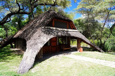 Huisje buitenaf Nkwazi River Lodge