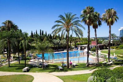 Hotel Silken al Andalus zwembad Sevilla Spanje