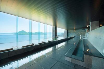 Hotel Lakeside Terrace bad uitzicht Toyako Japan