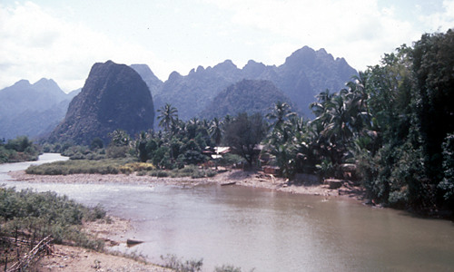 Vang Vieng - karststenen rotsen