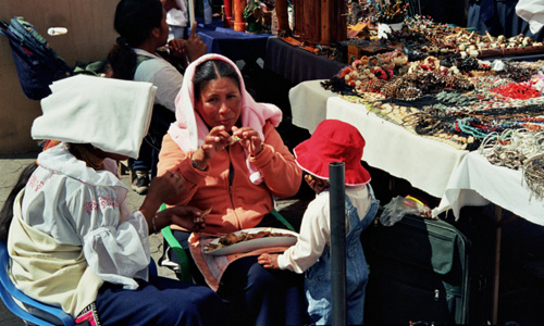 Otavalo – sieraden verkoop op de markt