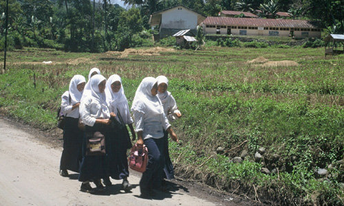 Java - kinderen op weg naar school