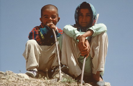 Iran - jongens op rots