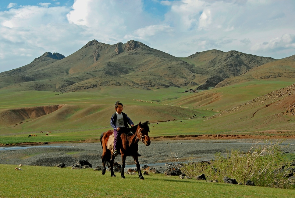 Man te paard Mongolië Djoser