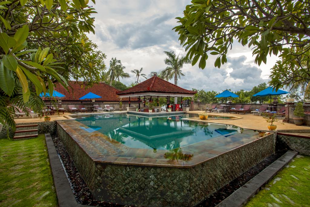 Aditya Beach Resort Lovina zwembad Indonesie