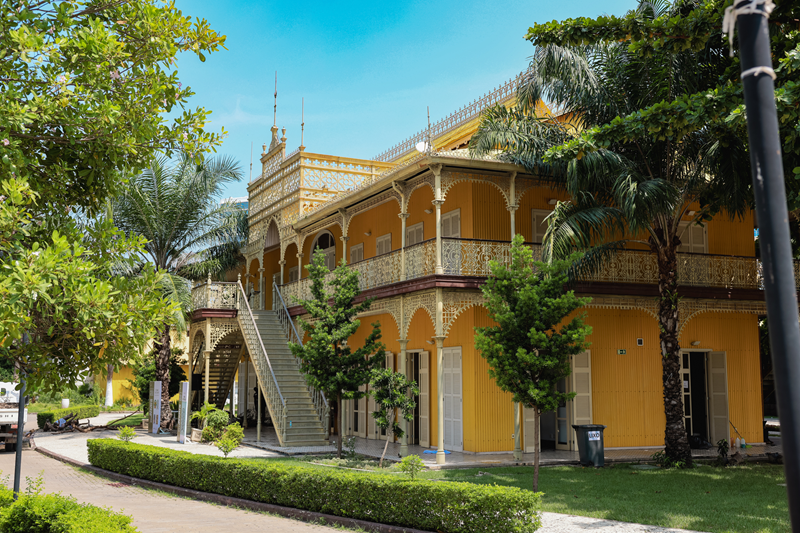 IJzeren paleis in Luanda